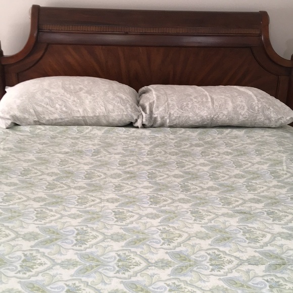 Green and White Full Comforter with 2 Pillow Cases - Picture 3 of 14